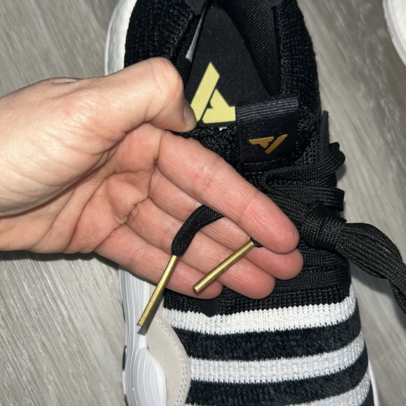 NEW adidas Trae Young 2.0 Basketball Shoes - Picture 7 of 7